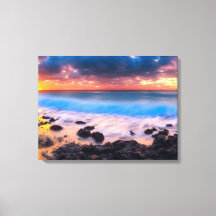 Amanecer radiante: majestuoso amanecer en la playa