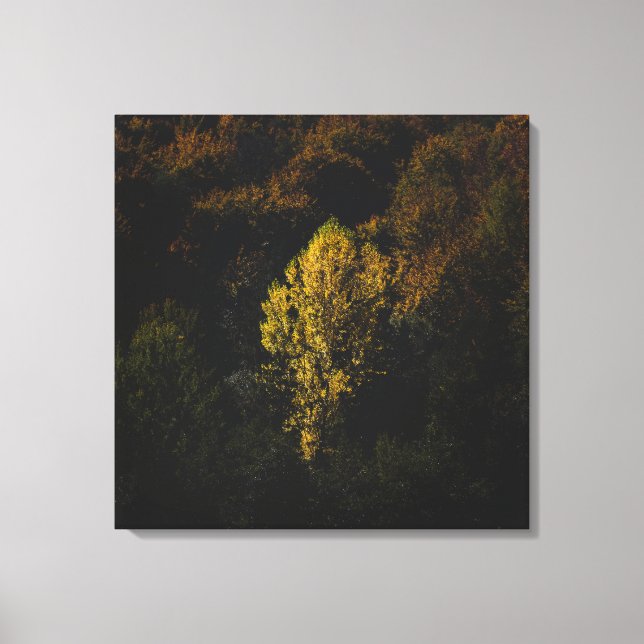 Lienzo Árbol amarillo frente a la multitud (Anverso)
