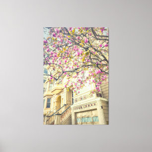 Lienzo Árbol de magnolia en flor y casa victoriana