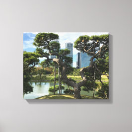 Lienzo Árbol de pino negro único