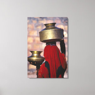 Lienzo Asia, India, Rajasthan. Una mujer local con un roj