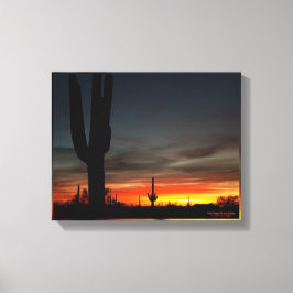 Lienzo Atardecer con cactus de saguaro gigante en el desi