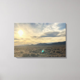 Lienzo Atardecer en el desierto de Nevada – Cielo dorado