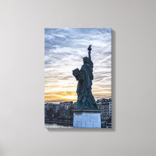 Lienzo Atardecer sobre réplica de la estatua de la Libert