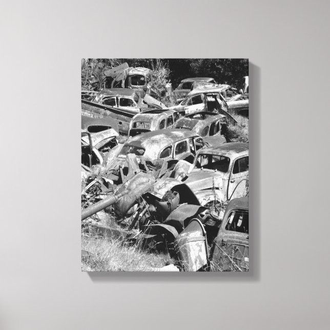 Lienzo Automóviles de época escapando en un patio de coch (Anverso)