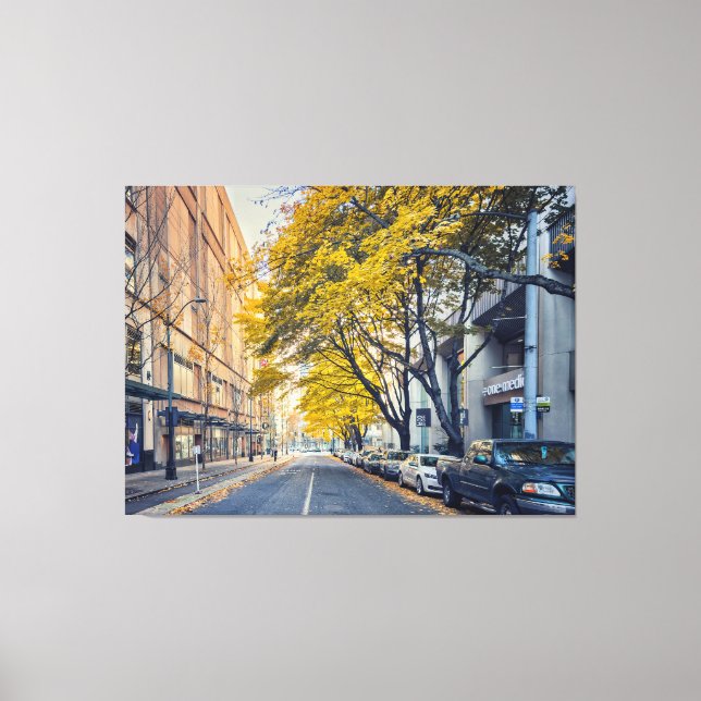 Lienzo Autumn City Street con árboles amarillos (Anverso)