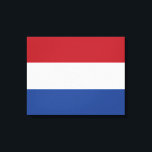 Lienzo Bandera holandesa<br><div class="desc">Este diseño presenta la bandera nacional de los Países Bajos (conocida informalmente como Holanda), que es un país situado principalmente en Europa occidental y en parte en el Caribe, que constituye el mayor país constitutivo del Reino de los Países Bajos. En Europa, se compone de 12 provincias que limitan con...</div>
