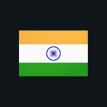 Lienzo Bandera india (India) (país del Asia meridional) (<br><div class="desc">Este diseño presenta la bandera nacional de la India (oficialmente conocida como la República de la India), que es un país del sur de Asia. La India es la democracia más poblada del mundo. La India comparte fronteras terrestres con el Pakistán al oeste; China, Nepal y Bhután al norte; y...</div>