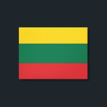Lienzo Bandera lituana<br><div class="desc">Este diseño presenta la bandera nacional de Lituania, país de la región báltica de Europa. El país está situado a lo largo de la costa sudeste del Mar Báltico, al sureste de Suecia y Dinamarca. Lituania está rodeada por Letonia al norte, Belarús al este y al sur, Polonia al sur...</div>