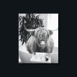 Lienzo Bañera de vaca Highland Baño Blanco Negro<br><div class="desc">Este diseño se puede personalizar eligiendo la opción Editar diseño. También puede transferir a otros artículos. Póngase en contacto conmigo en colorflowcreations@gmail.com o utilice la opción de chat en la parte superior de la página si desea tener este diseño en otro producto o necesita ayuda. Ver más de mis diseños...</div>