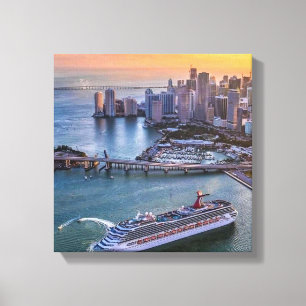 Lienzo Barco de crucero del atardecer de Miami y paisaje 