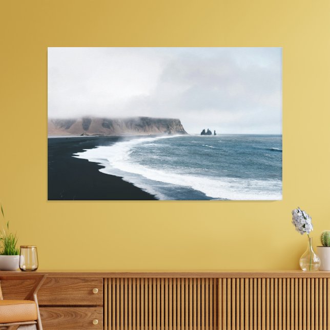 Lienzo Black Sand Coast – Misty Ocean Drama (Insitu (Sala de estar))