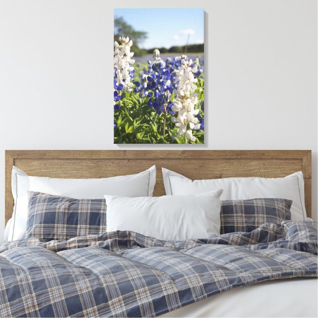 Lienzo Blue & White Bluebonnets Streaming Wall Art (Insitu(Dormitorio))