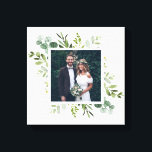 Lienzo Boda del follaje verde Eucalyptus<br><div class="desc">Crea tu propio y hermoso cuadro de pintura con tu propio boda, aniversario, compromiso y foto especial del evento. El lienzo está decorado con eucaliptos de acuarela pintados, hojas verdes con un marco cuadrado. Para una personalización más avanzada de este diseño, haga clic en el enlace "Personalizar más adelante". También...</div>
