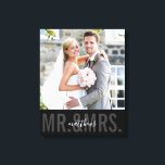 Lienzo BODA FOTO FECHA mr y mrs monocromo negro<br><div class="desc">por kat massard >>> WWW.SIMPLYSWEETPAPERIE.COM << Qué fabuloso recuerdo de su preciado BEBÉ - personalizado con su fecha de nacimiento y detalles de nacimiento si lo desea! CONSEJO :: 1. Para cambiar el tamaño / la posición del texto, pulse el botón "personalizar". 2. También puedes añadir tu propio texto! Me...</div>
