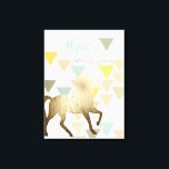 Lienzo Busque el Magic Everyday Gold Unicorn<br><div class="desc">June Erica Vess es una artista contemporánea a la que le encanta utilizar líneas, patrones y colores vibrantes en sus pinturas. Esta divertida y ondulada impresión con una silueta de unicornio dorado y una cita motivacional ha sido oficialmente autorizada por el World Art Group. El lindo patrón colorido, el brillante...</div>