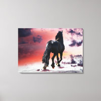 Caballo negro del corredor de la libertad