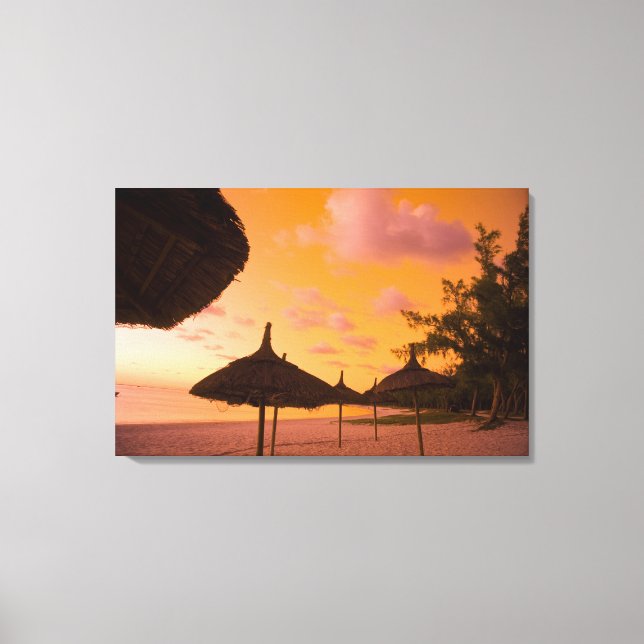 Lienzo cabañas de playa de estilo Palapa al amanecer, Bel (Anverso)