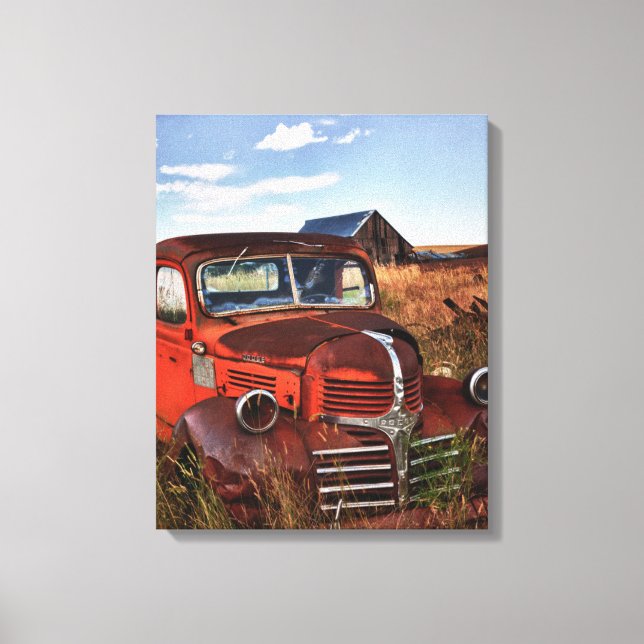 Lienzo Camión Dodge naranja oxidado con granja abandonada (Anverso)