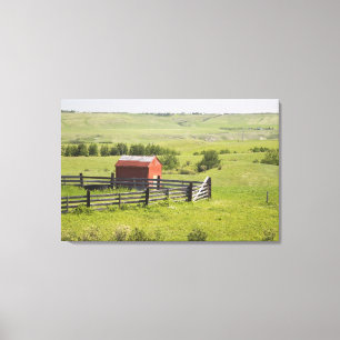 Lienzo Campos De Pastelería Con Una Cabaña Roja Y Una Zon