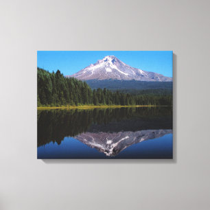 Lienzo Capilla del soporte reflejada en el lago