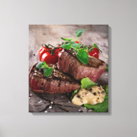 Carnes de barbacoa a la parrilla con hierbas fresc