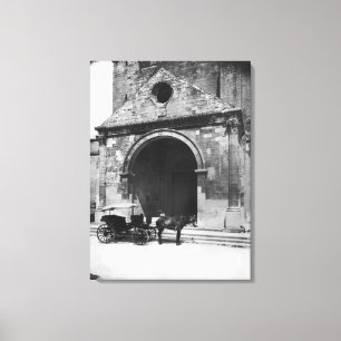 Lienzo Carro que espera antes del pórtico de la catedral