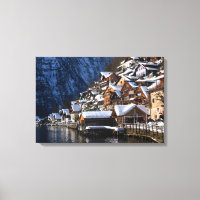Casas junto al lago de madera en Hallstatt, Austri