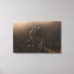 Lienzo Castillo de Eltz del Burg en la niebla de la