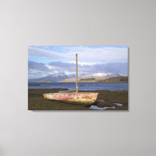 Lienzo Castle Stalker con barco pesquero en el (Anverso)