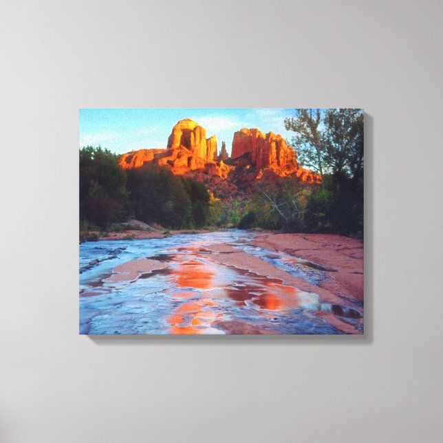 Lienzo Cathedral Rock reflejada en Oak Creek al atardecer (Anverso)