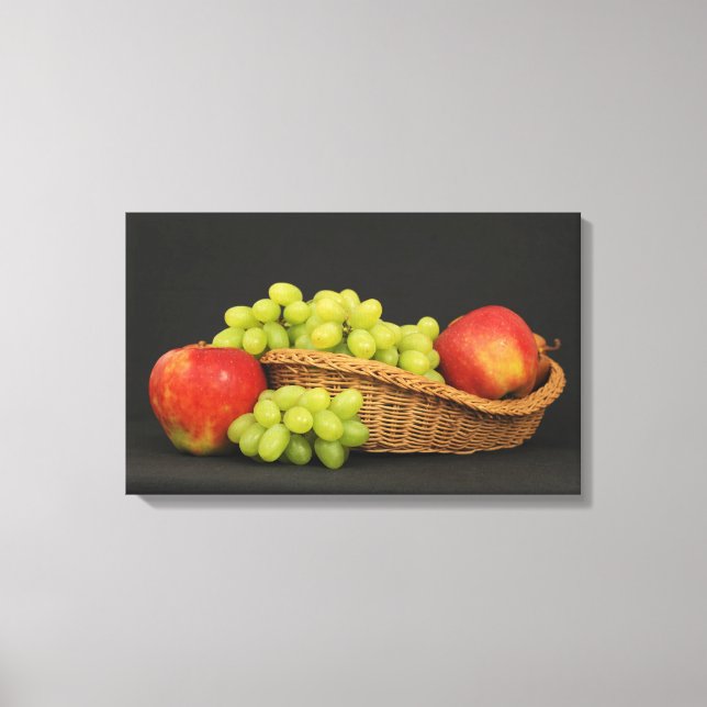Lienzo Cesta con frutas en mesa oscura (Anverso)
