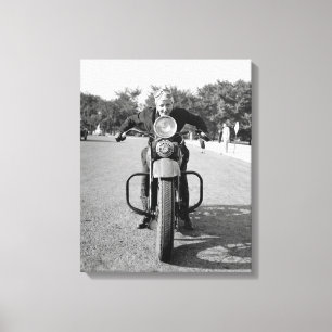Lienzo Chica montando motocicleta, 1937
