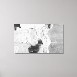 Lienzo Chica que juega con el oso Cub en Seward 2