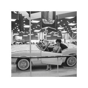 Lienzo Chicago 1963 Auto Show Woman Model in Triumph Car