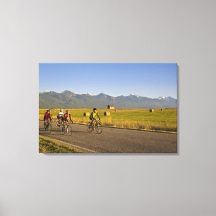 Lienzo Ciclistas en carretera recorren una carretera de c