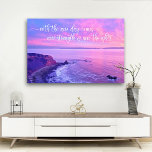 Lienzo Cita Inspiradora con foto de color rosa morado de<br><div class="desc">"Con el nuevo día viene nueva fuerza y nuevos pensamientos". Este espectacular paisaje costero de Palos Verdes, California, prístino, de acantilados de playa oceánicos, tomado cerca de la puesta de sol, exuda tranquilidad y soledad. Una cita inspiradora en un guión de caligrafía blanca sobrepone la foto. Aprecie todas las cosas...</div>