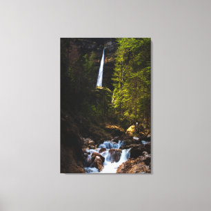 Lienzo Cuento mágico de hadas en la cascada Peričnik, Esl