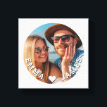 Lienzo Cute Love Heart Photo Parples Nombres personalizad<br><div class="desc">Cute Love Heart Photo Couples Personalized Names Canvas Art incluye tu foto favorita con un corazón de amor y personalizada con tus nombres en escritura blanca moderna. Personalice editando el texto en el cuadro de texto proporcionado y agregando su propia imagen. Los regalos perfectos para parejas, novios, novios, novios, esposos,...</div>