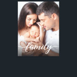 Lienzo de fotos familiares personalizadas con guió<br><div class="desc">Inmortalice sus preciados momentos familiares con nuestro lienzo estirado en personalizable, con un moderno estilo de escritura "Familiar" tipo de sobreimpresión blanco. Este elegante lienzo no es solamente una pieza de arte; es un aguijón que captura bellamente la esencia del amor y la unión de tu familia. Personalice este lienzo...</div>