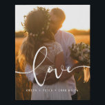 Lienzo De Imitación Amar la caligrafía moderna superpuesta foto boda<br><div class="desc">Muestra tus fotos bodas favoritas con esta impresión moderna,  con la palabra Amor en un hermoso superpuesto de texto. Puede cambiar fácilmente el color y el tamaño del texto para que se ajuste a su imagen.</div>