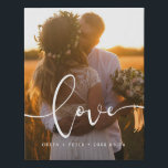 Lienzo De Imitación Amar la caligrafía moderna superpuesta foto boda<br><div class="desc">Muestra tus fotos bodas favoritas con esta impresión moderna,  con la palabra Amor en un hermoso superpuesto de texto. Puede cambiar fácilmente el color y el tamaño del texto para que se ajuste a su imagen.</div>