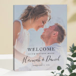 Lienzo De Imitación Anuncio de bienvenida de la cena de ensayo Impresi<br><div class="desc">Este simple cartel de bienvenida para un boda de moda incluye tu foto favorita y texto negro, incluyendo tus nombres en un guión animado y caprichoso. Puede cambiar el tipo de letra y la redacción para que se adapten a su estilo. Dependiendo del color de su foto, puede preferir el...</div>
