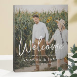 Lienzo De Imitación Bienvenida a la cena de Boda fotográfico completo<br><div class="desc">Este sencillo cartel de bienvenida para un boda de moda incluye tu foto favorita y texto en blanco, incluyendo 'Bienvenida' en un guión moderno y relajado. Esta parte del diseño no puede ser alterada. Pero puedes cambiar el aspecto de cualquier otro texto, así que cuando edites por tu propio nombre...</div>