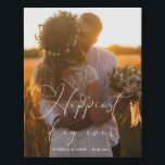 Lienzo De Imitación Boda de caligrafía elegante en el día más feliz<br><div class="desc">Un exquisito lienzo fotográfico boda con sus hermosas fotografías bodas. Una elegante caligrafía blanca domina el "día más feliz de la historia", adornado con un corazón decorativo, adorna la imagen con un texto personalizado del nombre de la pareja y la fecha boda creando un ambiente atemporal e íntimo. El texto...</div>