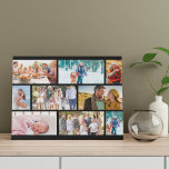 Lienzo De Imitación Cuadrícula de masonería 9 Collage de fotos negro<br><div class="desc">Crea tu propio lienzo fotográfico personalizado. Este collage de fotos tiene un diseño de rejilla negra de mampostería que puedes personalizar con tus propias fotos. La plantilla de fotos está preparada para que puedas mostrar 9 de tus fotos familiares favoritas que se mostrarán automáticamente al estilo de la mampostería. El...</div>