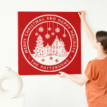 Lienzo De Imitación Feliz Navidad Felices Fiestas Invierno Personaliza<br><div class="desc">Feliz Navidad Felices Fiestas Invierno Nombre personalizado Faux Canvas Art incluye el texto "Feliz Navidad y Felices Fiestas" en un moderno guión blanco con un fondo rojo y personalizado con tu nombre rodeando un hogar con árboles de Navidad y copos de nieve. Perfecto para Navidades de fiesta y regalos de...</div>