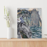 Lienzo De Imitación Monet Cliff de la compilación de Aval y Caballo Ne<br><div class="desc">Las hermosas y únicas obras de arte incluyen el acantilado de Monet de Aval,  Etretat como fondo de un caballo negro acuarela con retrato de corona floral.</div>