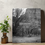 Lienzo De Imitación Nombre personalizado Ruta de senderismo de época S<br><div class="desc">Elevar su decoración en casa con nuestro Nombre Personalizado Senderismo Sendero Sedona Faux Canvas Print, una pieza impresionante que capta la esencia de la aventura y el romance. Este letrero de nombre personalizado sirve como regalo ideal para aniversarios o bodas, simbolizando el viaje compartido por parejas enamoradas. Perfecto para parejas...</div>