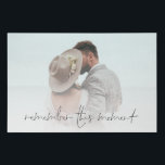Lienzo De Imitación Romantic Recuerda a este momento Boda de fotos<br><div class="desc">Romantic Recuerda Este Momento A Un Boda De Fotos. Simplemente reemplace la foto de muestra con su propio favorito de orientación hacia el paisaje y de alta resolución. El refrán romántico "Recuerden este momento" está en un guión elegante en la parte inferior. Puede cambiar el color de este texto si...</div>